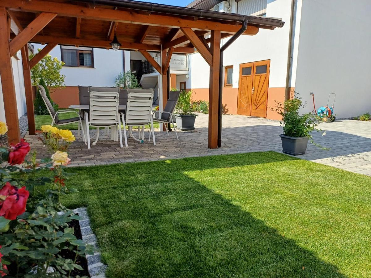Penthouse Griemann 2 Fuer Max 4 Personen Mit Eigener Grosser Dachterrasse Zum Relaxen! Illmitz Exterior photo